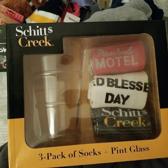 Schitt’s Creek Pint Glass & Crew Socks Gift Set Rose Apothecary New - Picture 1 of 2